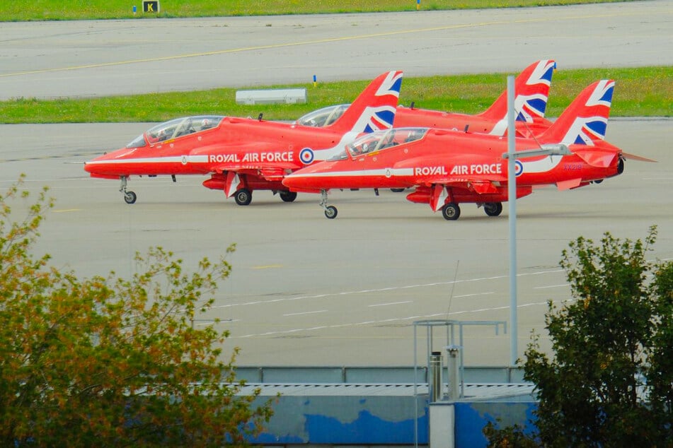 Leipzig: Seltener Besuch bei uns: Darum sind Kunstflug-Jets in Leipzig gelandet