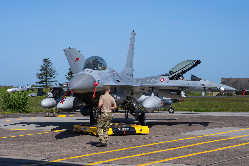 Dänemark will schon bald ukrainische Kampfpiloten am F-16 Jet ausbilden.