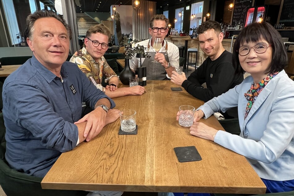 Im Rennen um den Sieg bei "Mein Lokal, Dein Lokal" konnte sich bisher keiner der Kandidaten abheben. Nach vier Restaurants liegen alle mit 36 Punkten gleichauf.