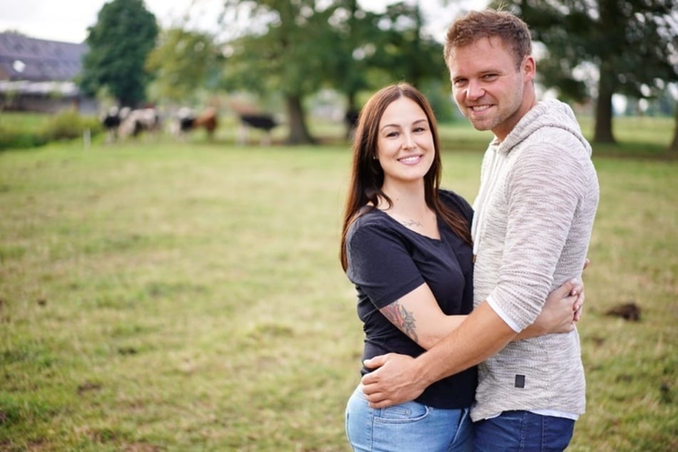 Milchbauer André und Projektmanagerin Julia lernten sich 2023 in der 19. Staffel von "Bauer sucht Frau" kennen und lieben.