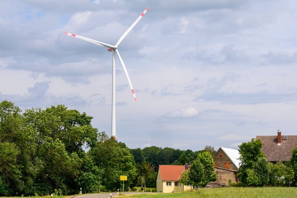 Nach Lärm-Beschwerden in Sachsen: 250-Meter-Windrad wird abgebaut!