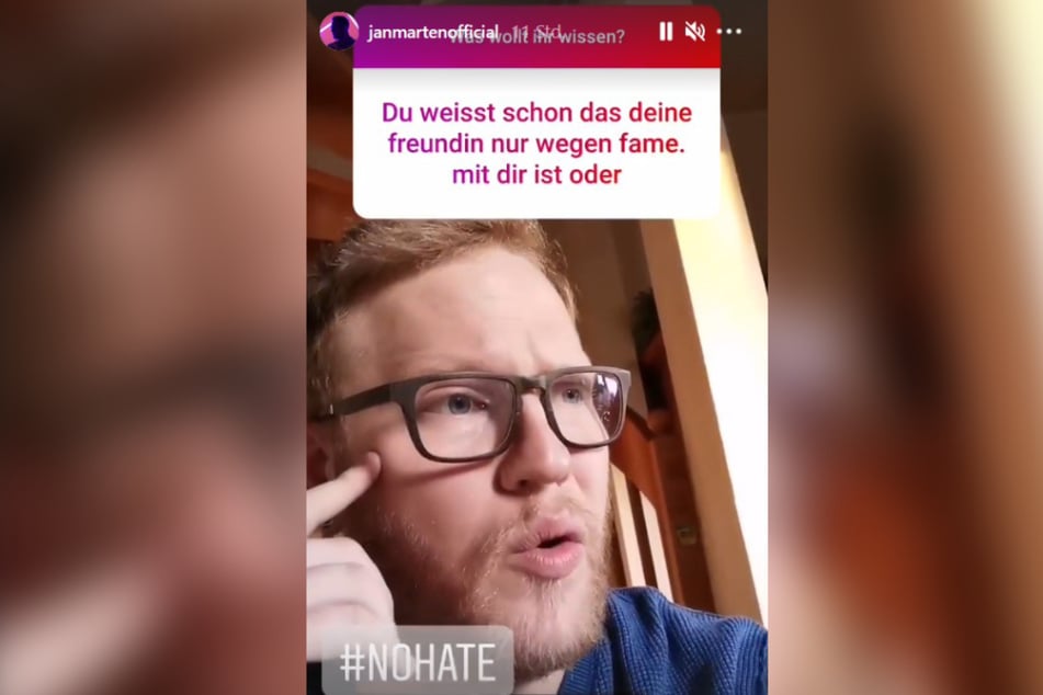 Der Sänger verteidigt seine Beziehung bei Instagram.