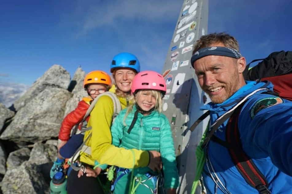 Familie Houlding auf dem Gipfel des Piz Badile.