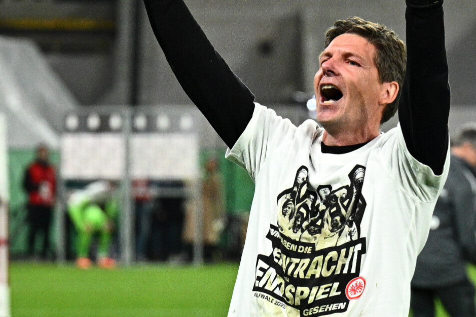 Nach dem 3:2-Comeback-Sieg beim VfB Stuttgart und dem damit einher gehenden EInzug ins DFB-Pokalfinale gab es beim Eintracht-Coach Oliver Glasner (48) kein Halten mehr.