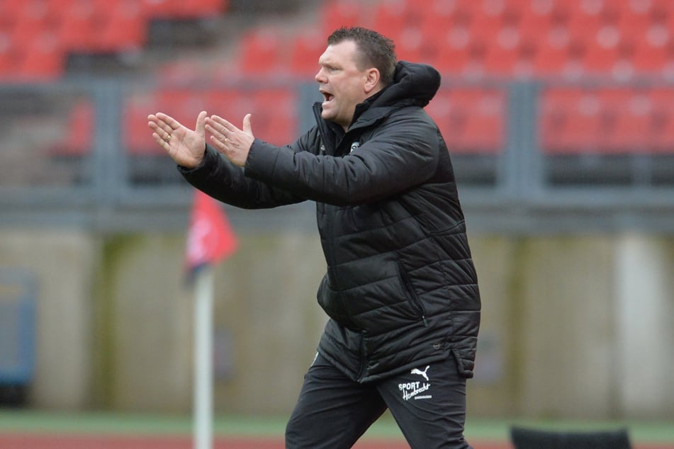 Uwe Koschinat (51), hier in früherer Funktion von Zweitligist SV Sandhausen, ist neuer Trainer von Abstiegskandidat Arminia Bielefeld.