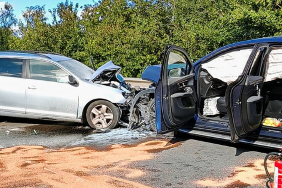 In Glinde ist ein Mensch bei einem Frontal-Zusammenstoß mit einem anderen Auto ums Leben gekommen.