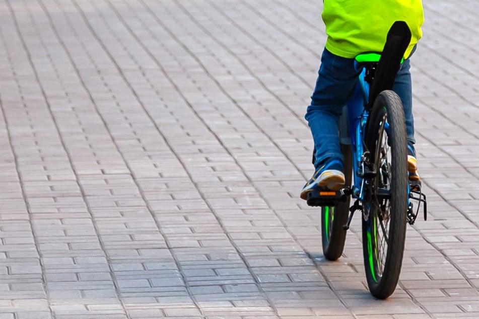 Autofahrer erfasst Kind auf Fahrrad - und haut einfach ab
