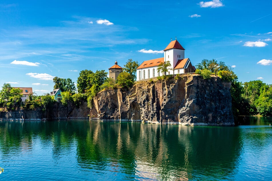 Die Kirche in Beucha (Landkreis Leipzig) steht auf Granit. Im Geopark Porphyrland vermitteln elf neue Geoparkführer solche geologischen Besonderheiten.