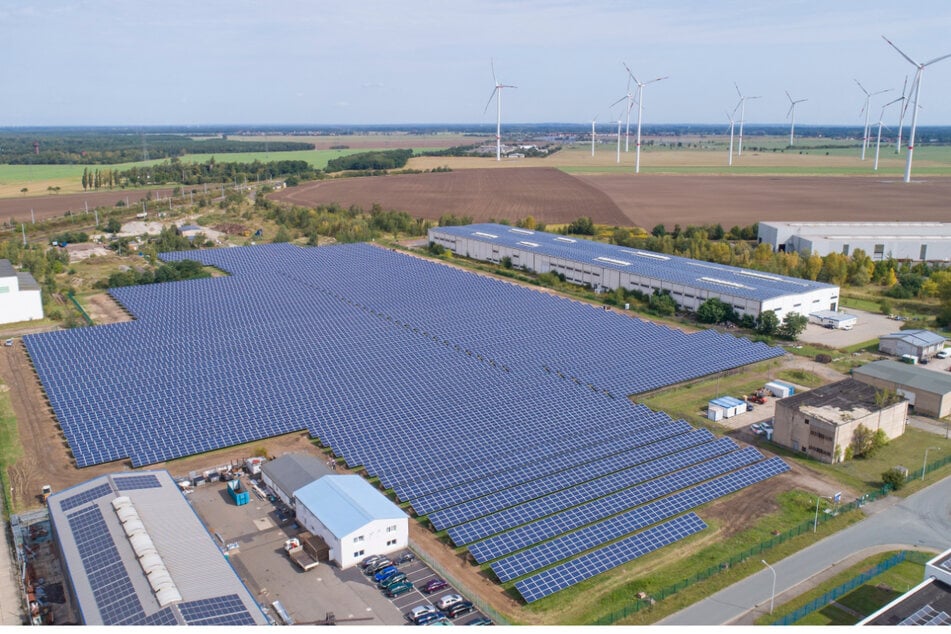 SachsenEnergie betreibt sechs große Solarparks. Der größte davon ist der in Zeithain.