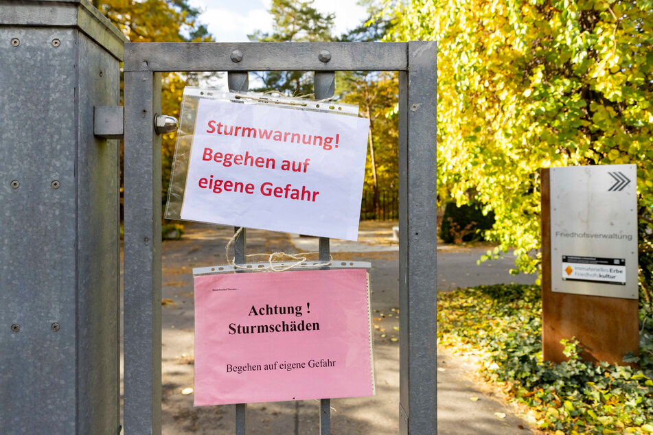 Auf dem Heidefriedhof wurde auf die Gefahr des Sturms hingewiesen.