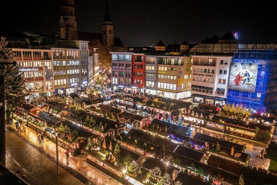 Zahlreiche Buden sorgen für eine weihnachtliche Atmosphäre in der Stuttgarter Innenstadt.