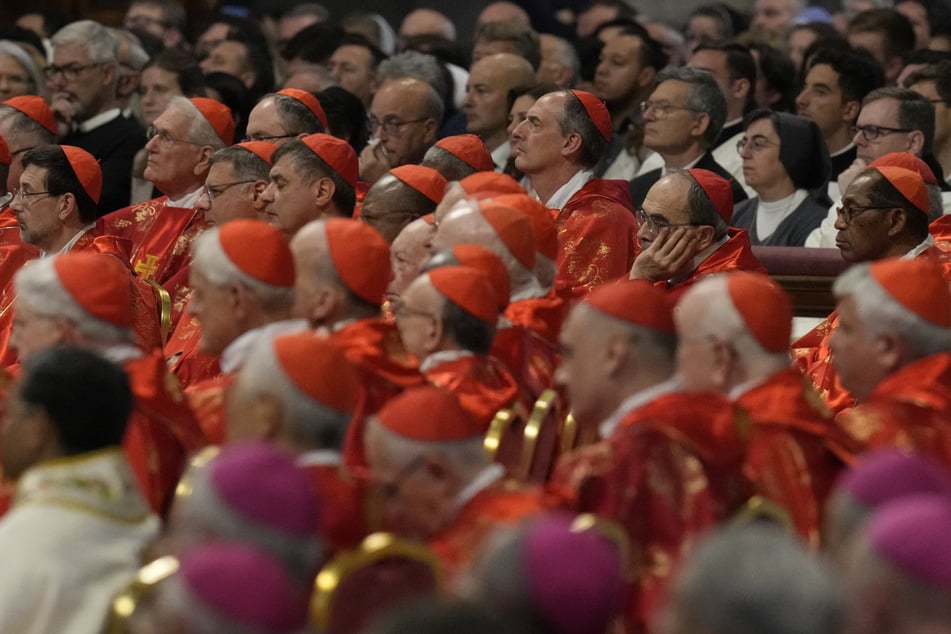 Die Wahl des neuen Papstes beginnt demnächst. Die 133 Kardinäle sind versammelt.