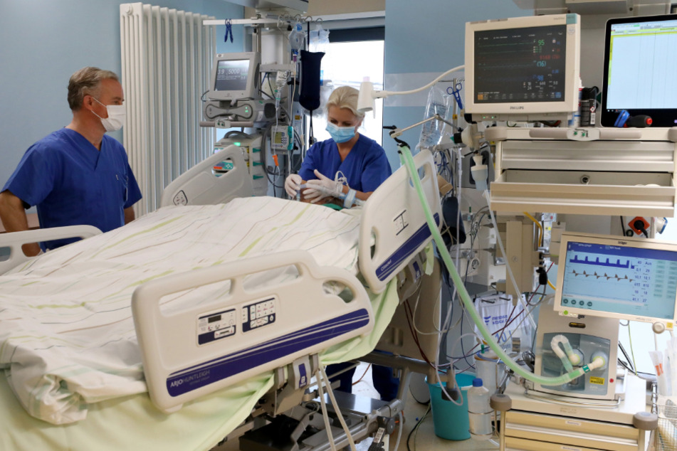 Ende November soll es besonders viele Corona-Patienten in Krankenhäusern geben (Symbolfoto).