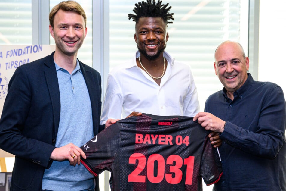 Am Mittwoch hat der Innenverteidiger einen bis 2031 datierten Vertrag bei der Werkself unterschrieben.