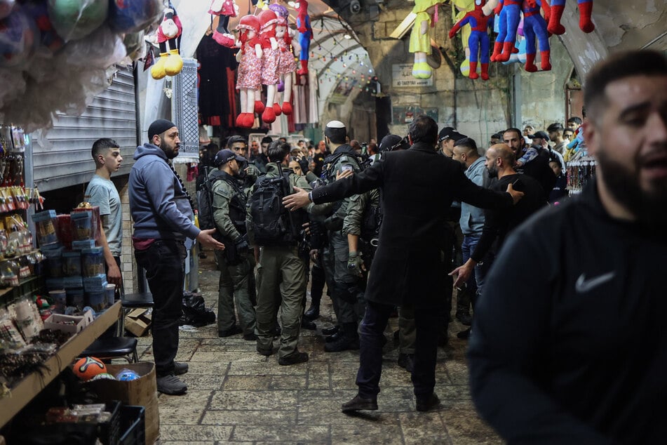 Hintergrund der Demonstration waren unter anderem die anhaltenden Konflikte rund um die Al-Aksa-Moschee in Jerusalem.