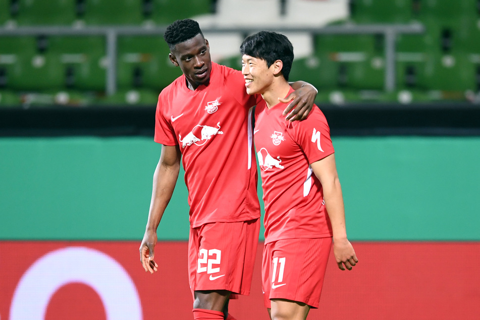 RB Leipzigs Nordi Mukiele (23, l.) und Hee-chan Hwang (25) sind momentan beide angeschlagen.