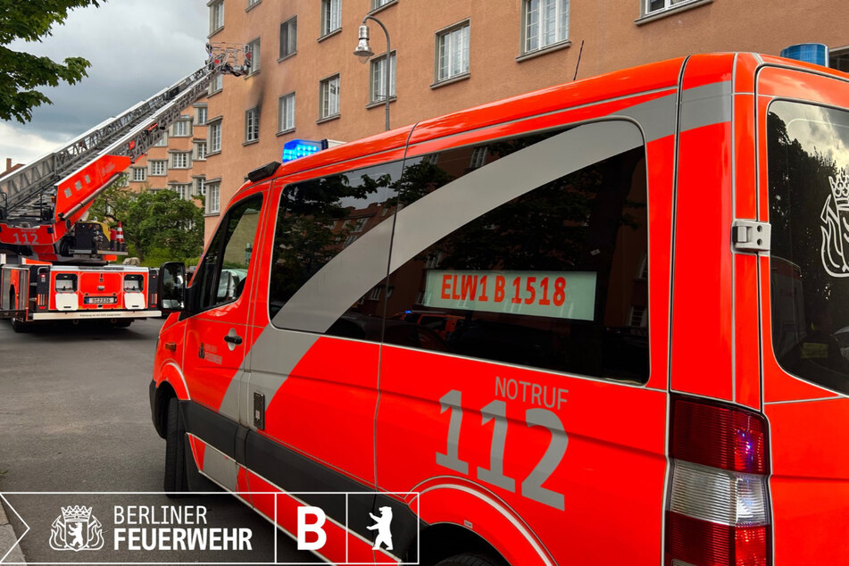 Berlin: Feuer in Schöneberger Wohnung: Person muss springen