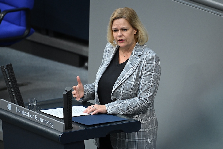Bundesinnenministerin Nancy Faeser (53, SPD) betonte den Stellenwert der neuen Fragen.