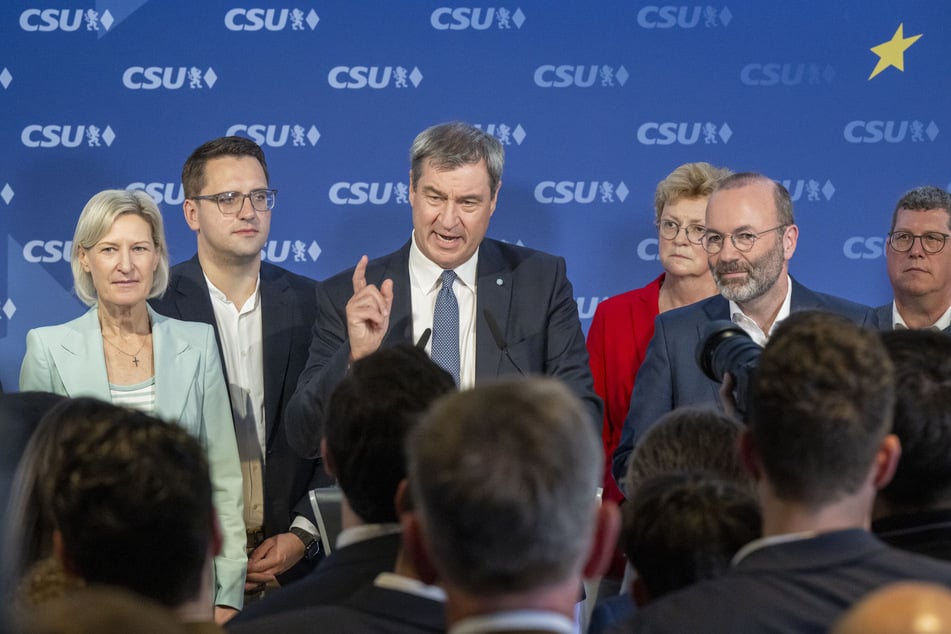 Bei der CSU-Wahlparty in der Münchner Parteizentrale hatten Markus Söder (57, M.) und seine Mitstreiter Grund zu feiern.