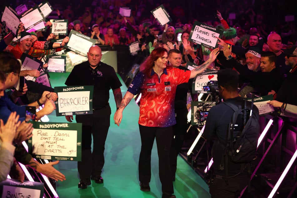 Bei gemischtgeschlechtlichen Turnieren wie der Darts-WM darf van Leuven weiterhin antreten.