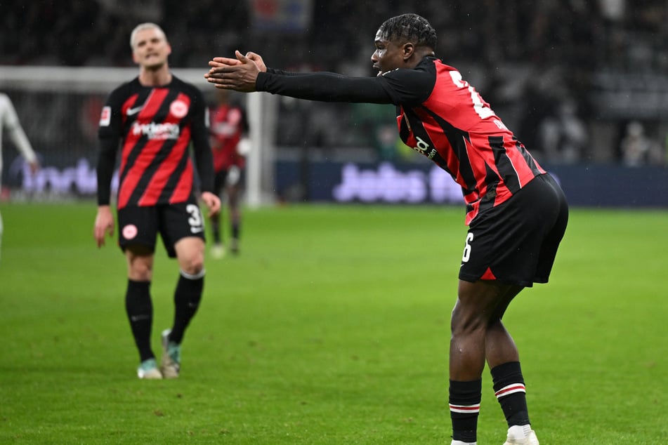 Satte fünf Gegentore bekam Eintracht Frankfurt bei der 2:5-Testspiel-Niederlage im eigenen Stadion vom SC Freiburg eingeschenkt.