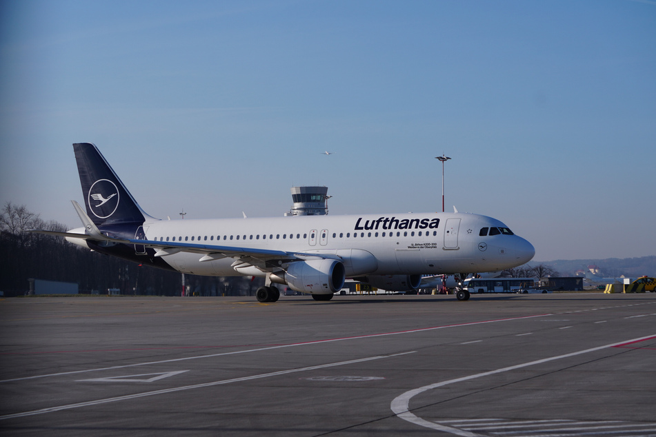 Bei dem ramponierten Lufthansa-Flieger handelte es sich um einen Airbus A321. (Symbolfoto)