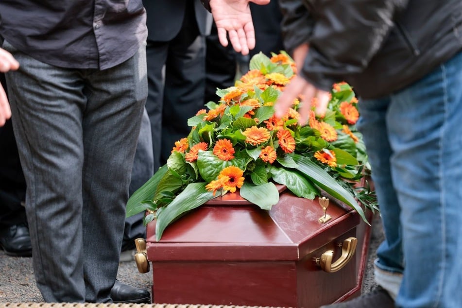 Am 15. Mai 2025 wurde der Musiker mit kurdischen Wurzeln auf dem Bonner Nordfriedhof beigesetzt.