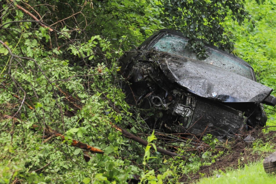 Schwerer Crash im Norden: Zwei Verletzte, Hubschrauber im Einsatz