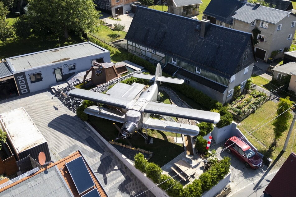 Die "Erlebniswelt" von oben: Rechts die Antonov und oben das Dock mit dem U-Boot-Simulator.