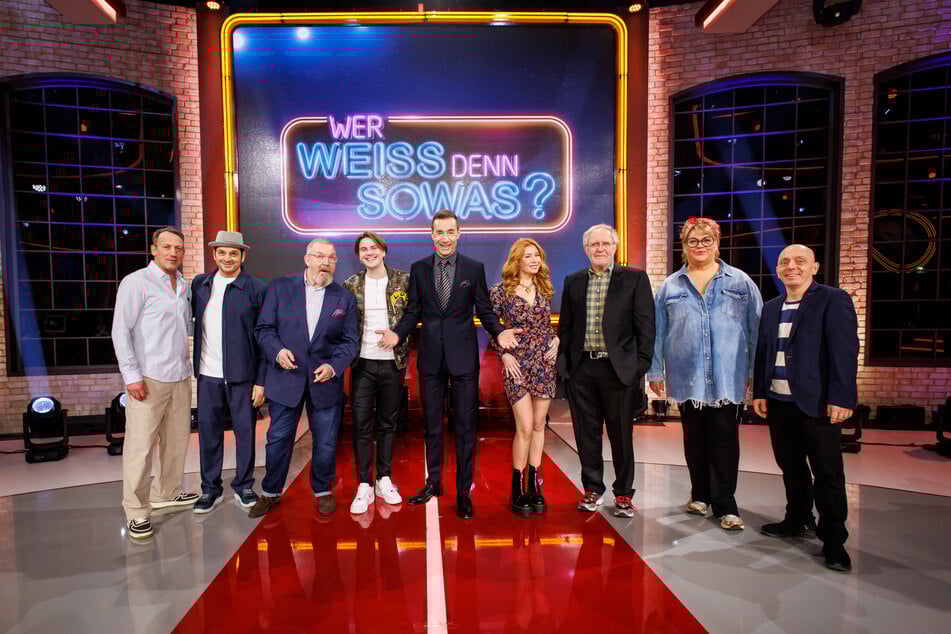 Insgesamt sechs Prominente nehmen neben ihren Teamkapitänen an der XXL-Ausgabe teil.