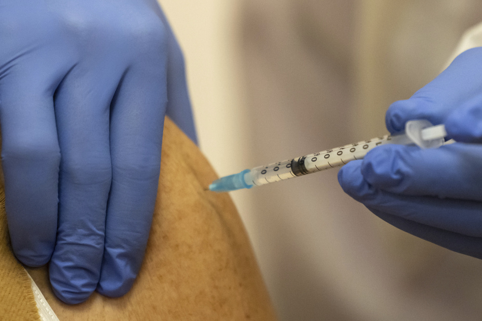 Offenbar sind mehr Menschen in Deutschland gegen das Coronavirus geimpft als bislang angenommen.