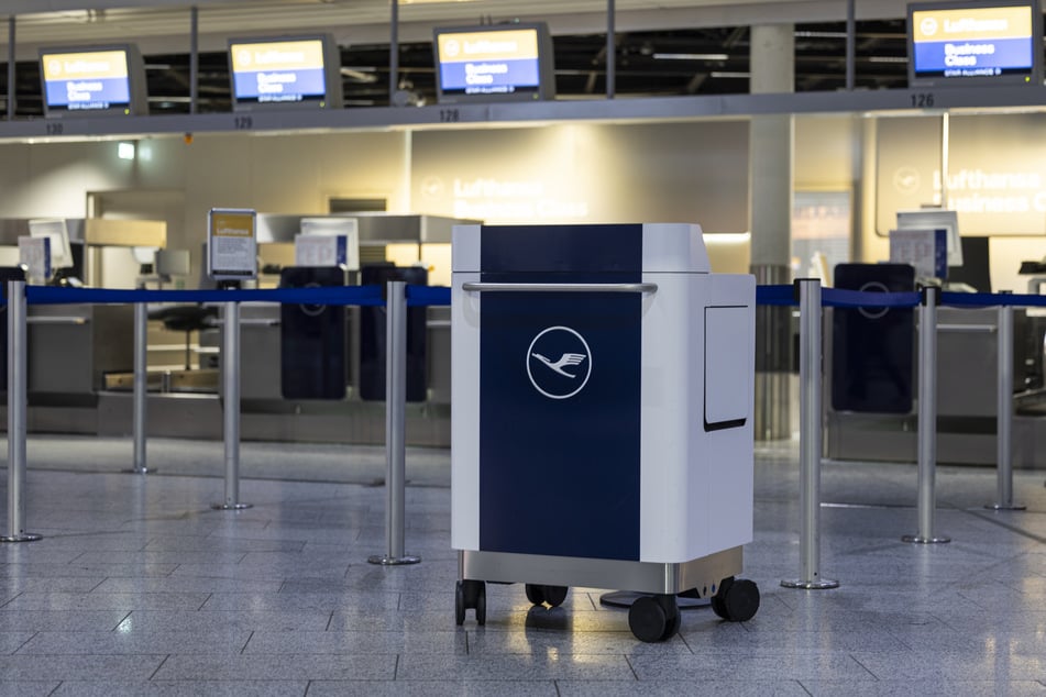 Die Verwaltung der Lufthansa soll digitalisiert werden, dafür müssen 4000 Angestellte gehen. (Symbolbild)