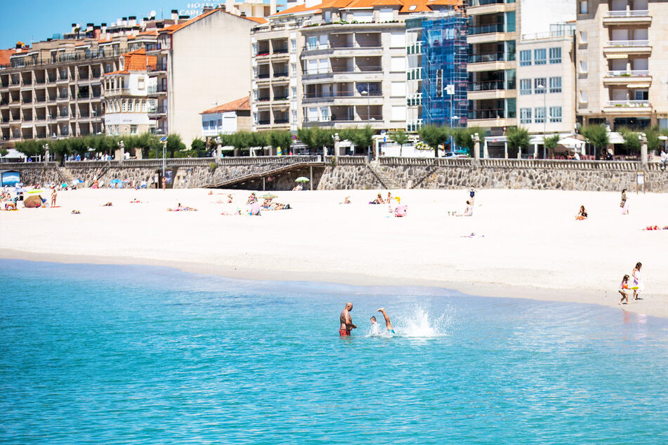 In Spanien im Meer baden, das geht ab Montag wieder ohne obligatorischen PCR-Test bei der Einreise. Doch vorher wird weiterhin einer fällig.