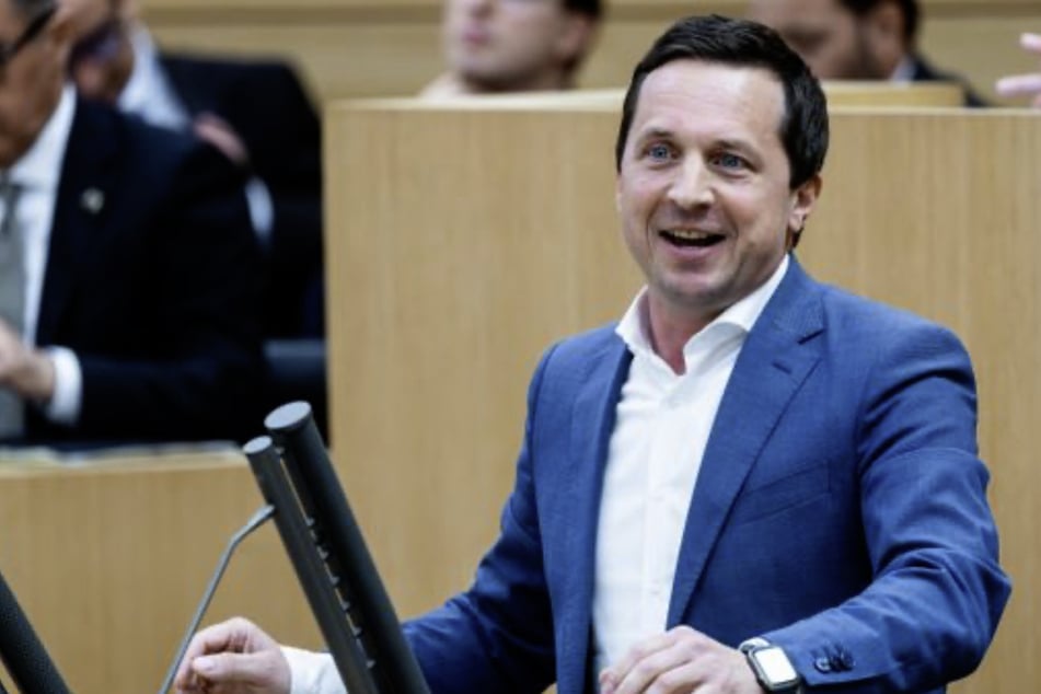 Sascha Binder (43), Fraktionsvorsitzender der SPD im Landtag von Baden-Württemberg hat eine Idee, wie ein Ausweichgebäude eingespart werden kann.