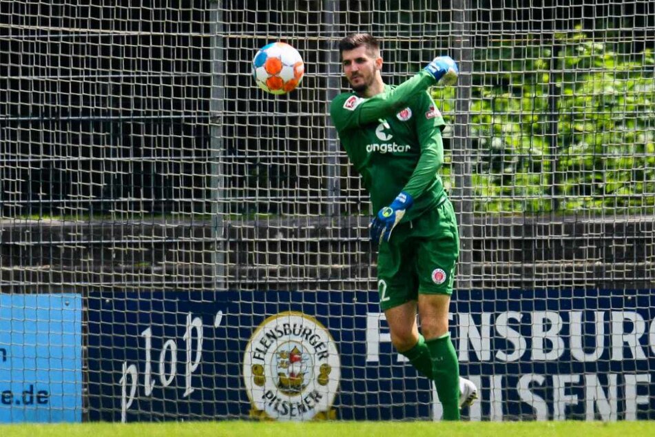 Neuzugang Nikola Vasilj (25) hütet in der kommenden Saison das Tor des FC St. Pauli.