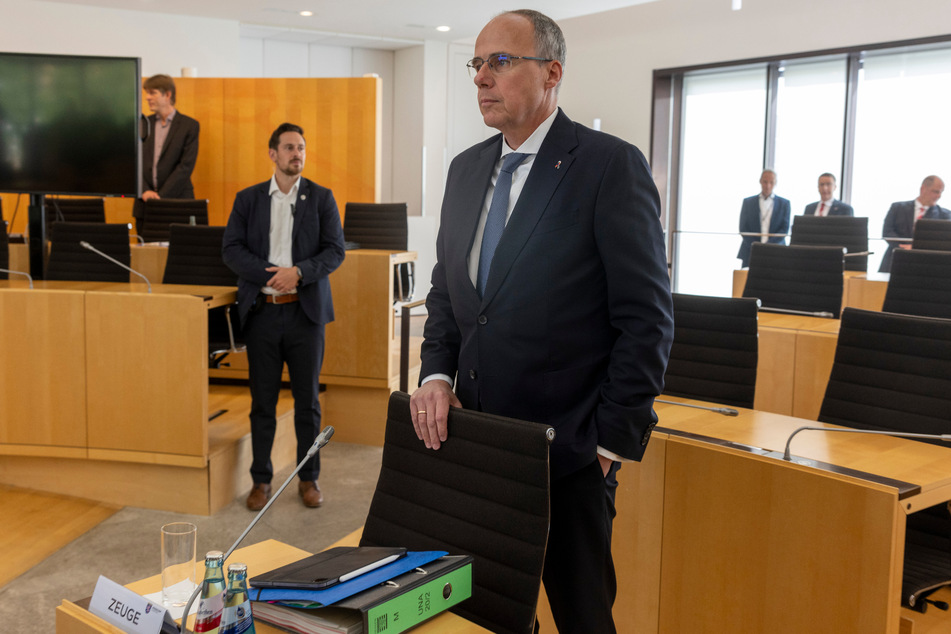 Als letzter Zeuge trat Innenminister Peter Beuth (55, CDU) am Freitag vor den Untersuchungsausschuss zum Attentat von Hanau.