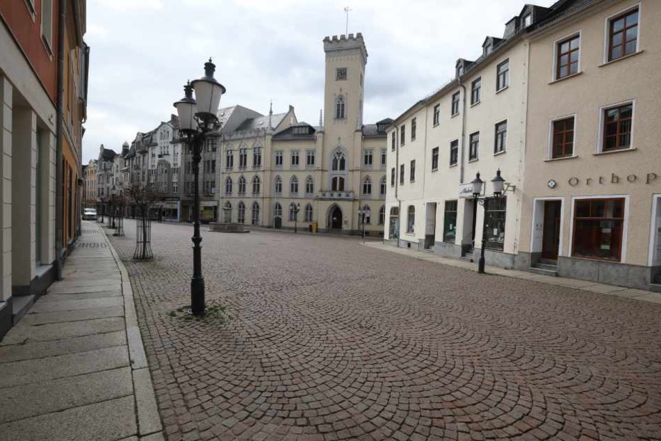Thüringen, Greiz (29. März): Kein Mensch war am Sonntagvormittag auf dem Marktplatz zu sehen.