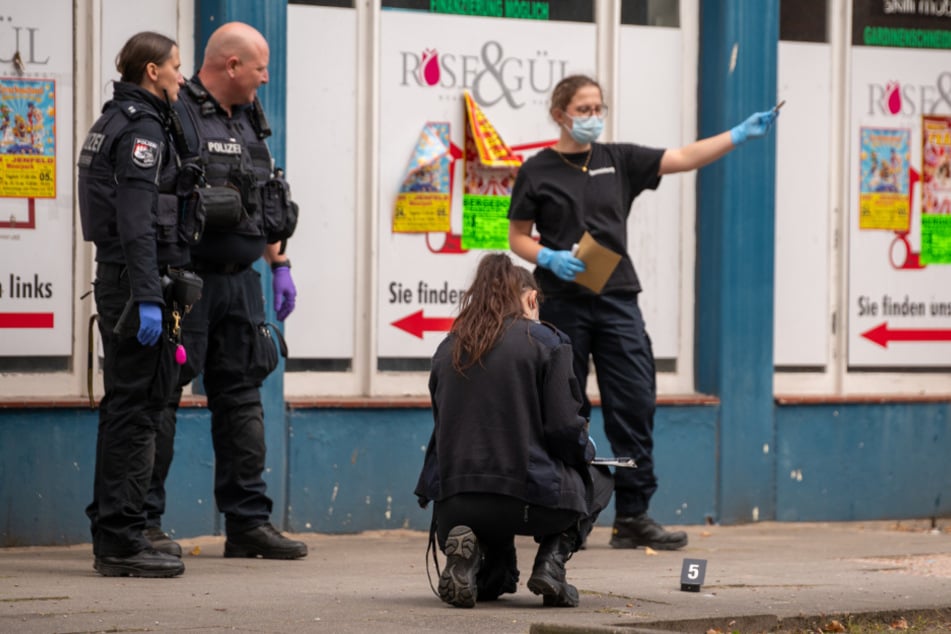 Die Polizei war seit Freitagmorgen in Hamburg-Billstedt im Einsatz, nachdem dort Schüsse gefallen waren.