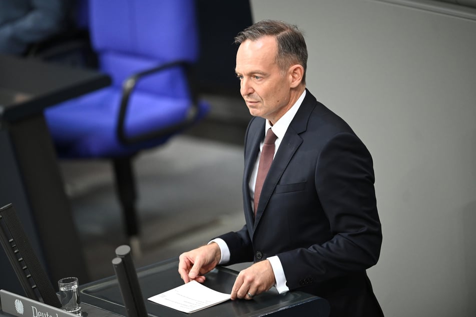 Bundesverkehrsminister Volker Wissing (54, FDP) hat bei der Haushaltsdebatte im Parlament auch über Brücken-Sanierungen gesprochen.