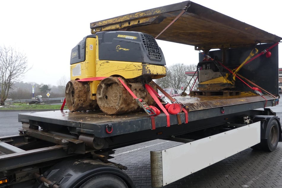 Lebensgefahr! Autobahnpolizei stoppt Sattelzug auf A5-Rastanlage