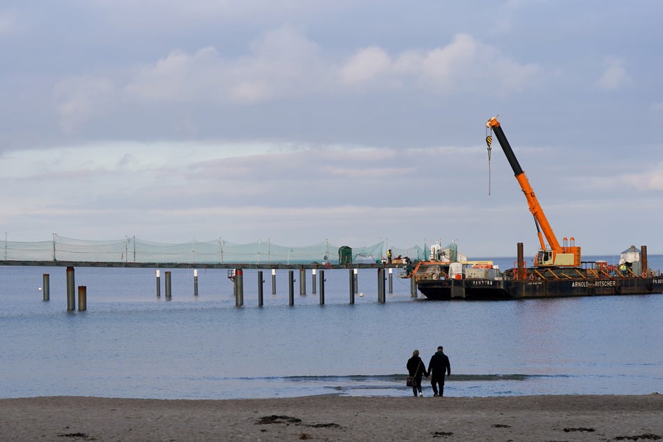 Blick auf die Baustelle der Seebrücke Timmendorfer Strand an der Ostsee.