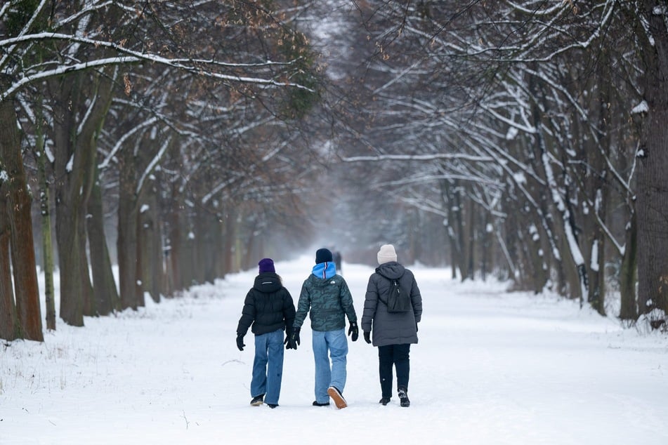 Wer noch einen Spaziergang im Schnee plant, sollte sich beeilen: Spätestens am Wochenende - mit bis zu 13 Grad - ist wohl damit Schluss.