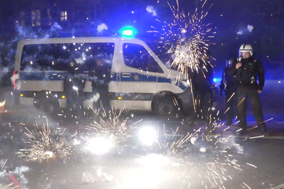 Berliner Polizei und Feuerwehr rechnen auch in diesem Jahr wieder mit schweren Ausschreitungen.