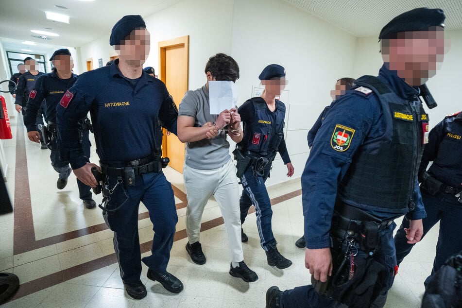 Am Straflandesgericht in Wien ist am Montag der Prozess gegen sieben Jugendliche gestartet.