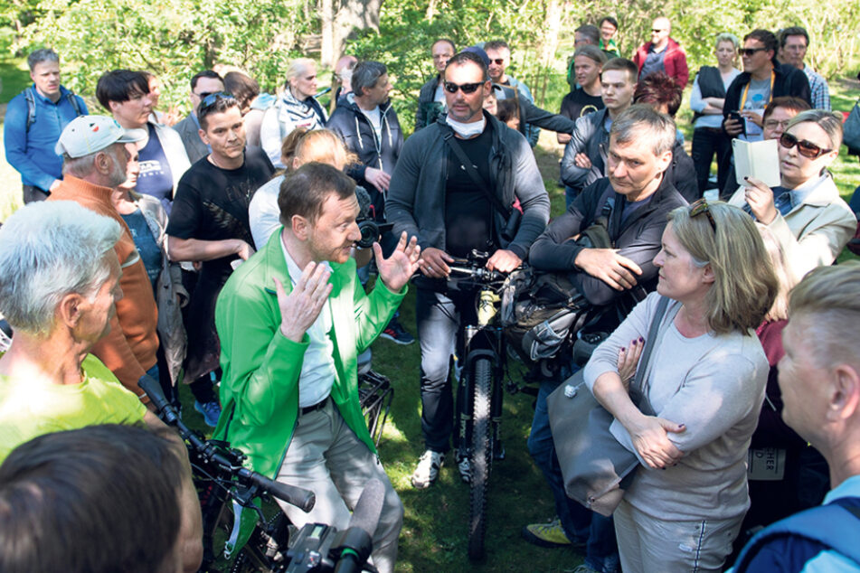 Mitte Mai besuchte Michael Kretschmer (45, CDU) Anti-Corona-Demonstranten in Dresden. Das sorgte für Debatten.