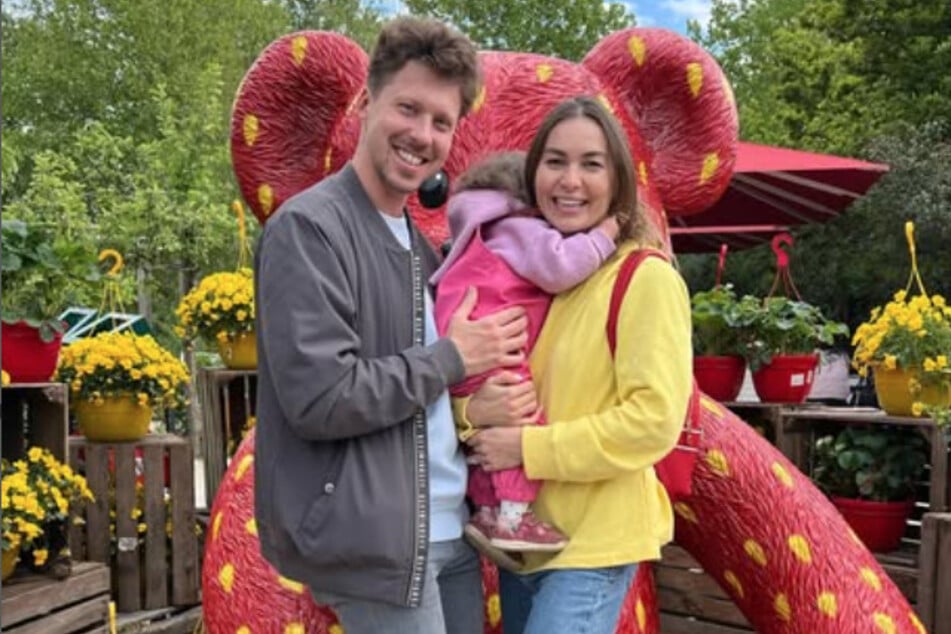 Die "Let's Dance"-Tänzerin und ihr Ehemann Valentin (38) erwarten ihr zweites Kind. Tochter Stella kam im März 2024 zur Welt.
