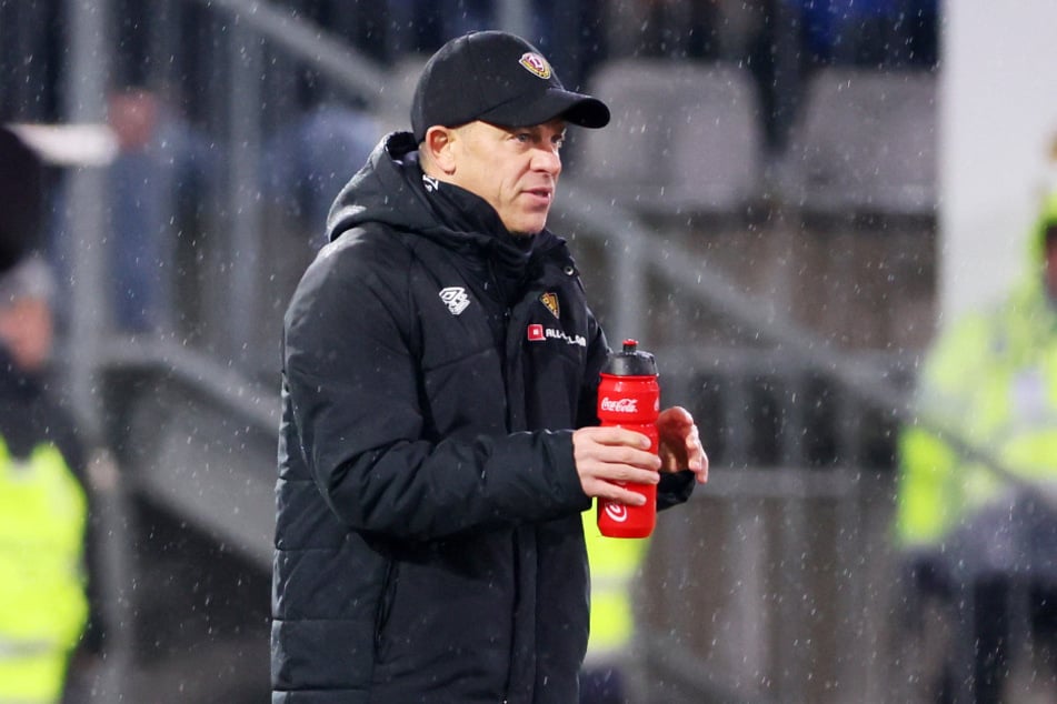 Oft wurde Dynamo-Trainer Markus Anfang (49) in dieser Saison nicht im Regen stehen gelassen. Die Statistik verrät: Im Schnitt holte sein Team bisher 2,15 Punkte pro Spiel.