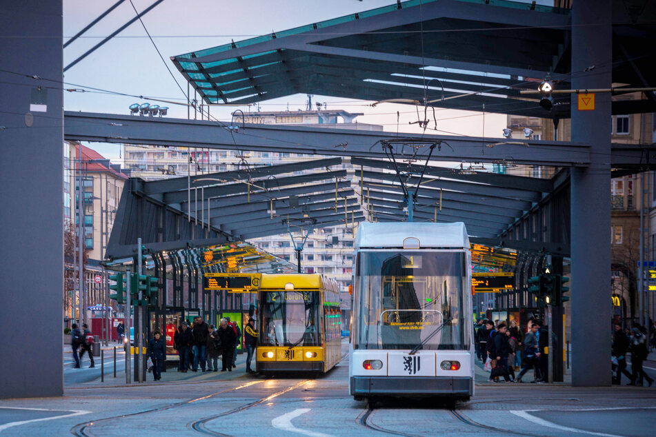 Auf dem Postplatz wurde das Opfer getreten, als er die Straßenbahnlinie 2 verließ.