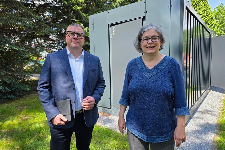 Vonovia-Regionalbereichsleiter Ingolf Stitz (50) und Umweltbürgermeisterin Eva Jähnigen (60, Grüne).