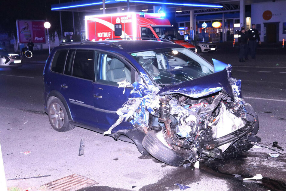 Schwerer Raser-Crash nahe Kreuzberger Party-Kiez: Suff-Fahrer kracht in mehrere Autos